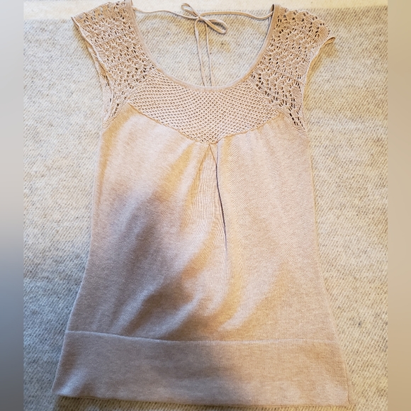 Le Chateau 100% cotton top w crochet cap sleeves beige neutral natural fiber - Picture 3 of 12